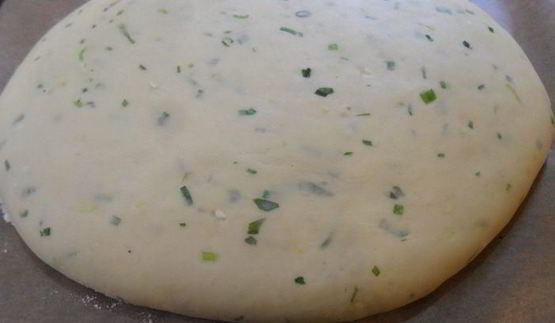 фокачча с зеленью и чесноком