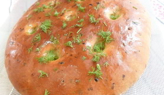 фокачча с зеленью и чесноком