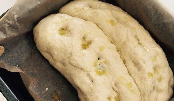 фокачча-сосидж ролл