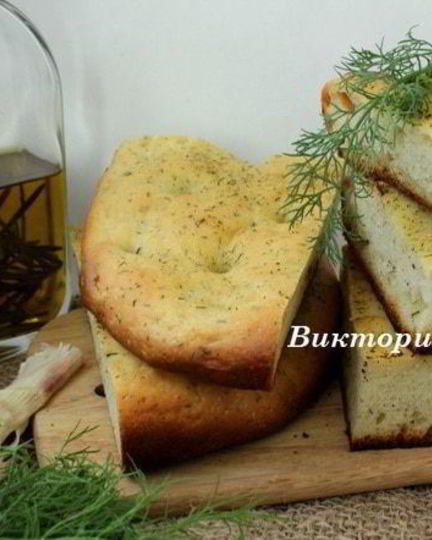 Рецепт картофельной фокаччи с печеным чесноком и укропом