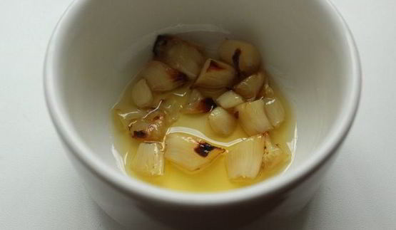 картофельная фокачча с печеным чесноком и укропом