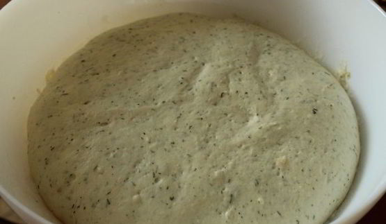 картофельная фокачча с печеным чесноком и укропом