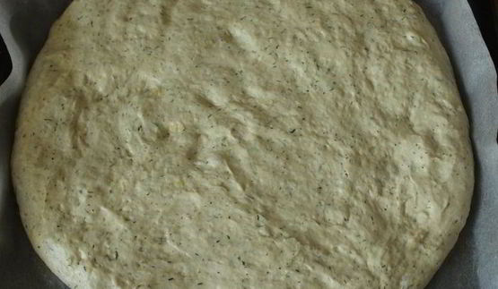 картофельная фокачча с печеным чесноком и укропом