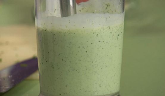 кукурузные лепешки и йогуртовый соус