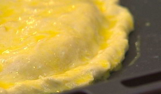 лепешка с моцареллой, фетой и орегано