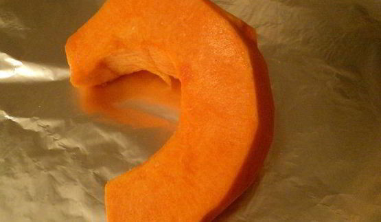 лепешка с тыквой, оливками и луком