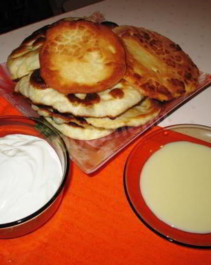 Лепешки на дрожжах и сухом молоке