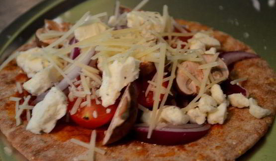 лепешки пита с сыром фета и грибами