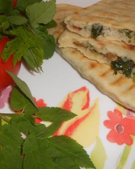 Рецепт лепешек со снытью, рисом и изюмом