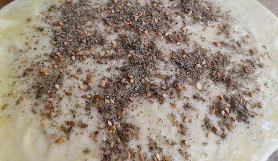 манаиш-лепешки с сыром и кунжутом, заатаром