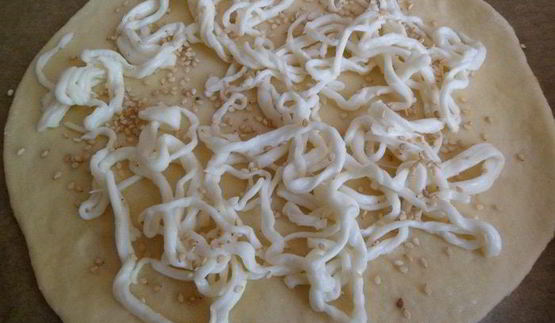 манаиш-лепешки с сыром и кунжутом, заатаром