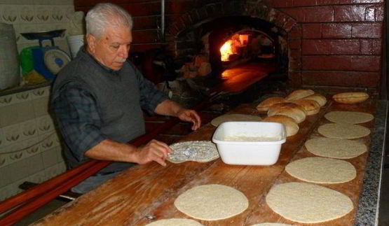 манаиш-лепешки с сыром и кунжутом, заатаром