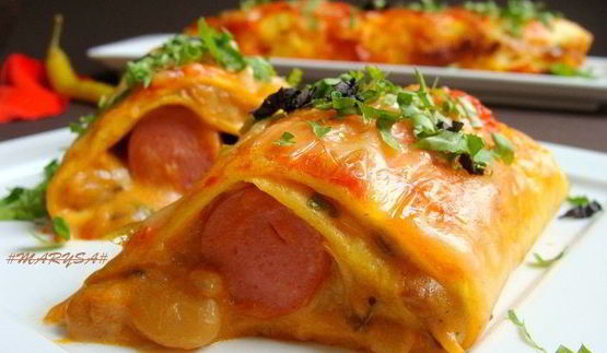 мексиканские лепешки с фасолью, сыром и острым соусом