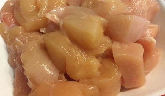 ореховое карри с куриной грудкой и лепешкой наан