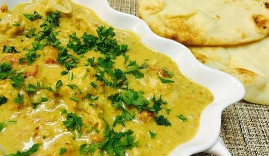 ореховое карри с куриной грудкой и лепешкой наан