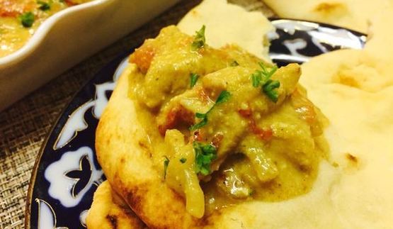 ореховое карри с куриной грудкой и лепешкой наан