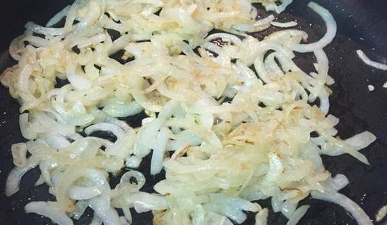 ореховое карри с куриной грудкой и лепешкой наан