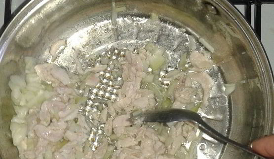 пита с начинкой из курицы и сыра