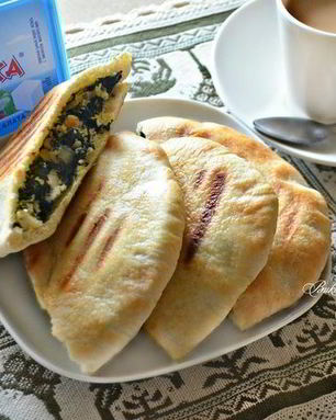 Пита с сыром и шпинатом