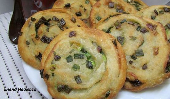 слоеные лепешки с зеленым луком