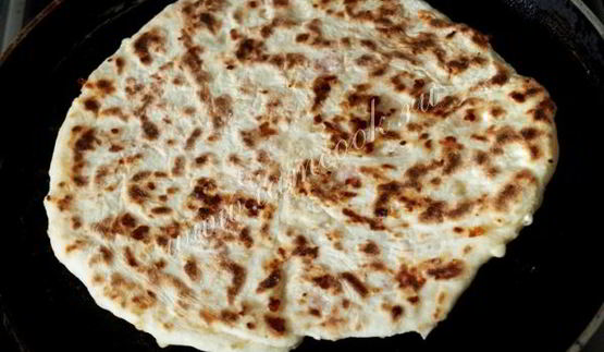 сырные лепешки с ветчиной