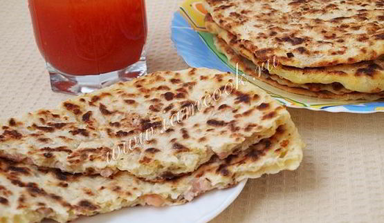 сырные лепешки с ветчиной