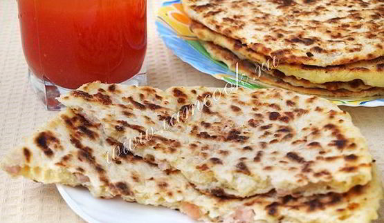 сырные лепешки с ветчиной