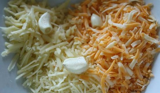 творожная лепешка с начинкой из сыра