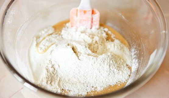 банановые маффины с клубникой