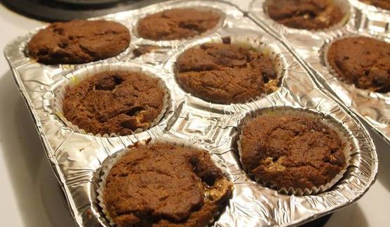 безглютеновые карамельные маффины со сливами