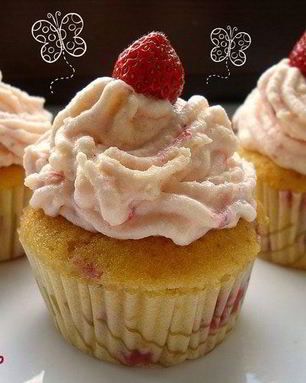 Клубничные маффины с клубничным кремом