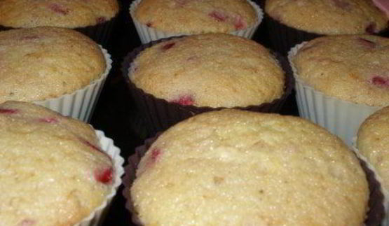 клубничные маффины с клубничным кремом