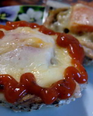 Куриные маффины с грибами и винным соусом