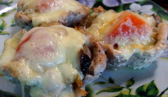 куриные маффины с грибами и винным соусом