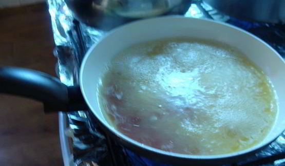 куриные маффины с грибами и винным соусом