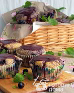 Маффины из гречневой муки с черничной глазурью