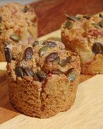 Маффины из полбяной муки с яблоком, морковью и тыквенными семечками