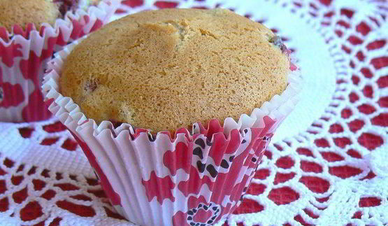 маффины с брусникой и белым шоколадом