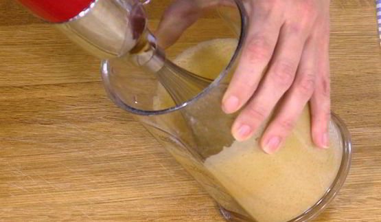 маффины с хурмой и клубникой