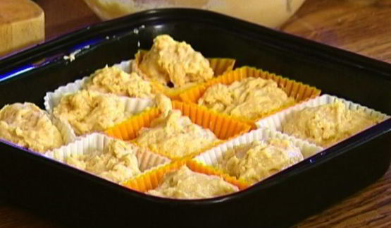 маффины с хурмой и клубникой