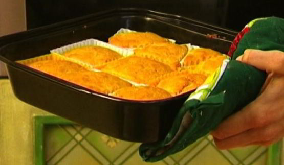 маффины с хурмой и клубникой