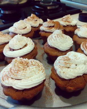 Маффины с корицей, изюмом и орехами