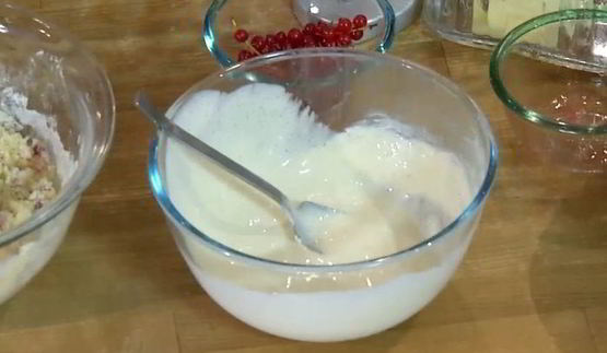 маффины с красной смородиной