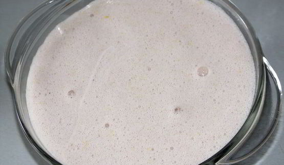 маффины с малиновым сиропом и красной смородиной