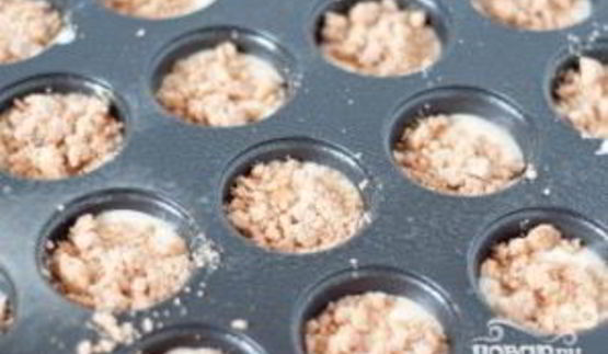 маффины с посыпкой и ванильной глазурью