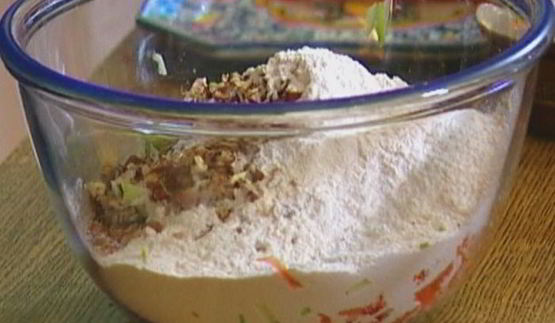 маффины с цукини, морковью и орехами пекан