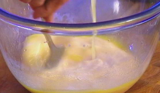 маффины со свежей малиной и миндальной корочкой