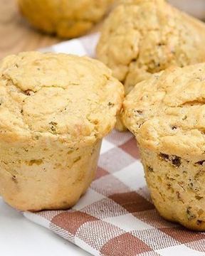 Нутовые маффины с паприкой и сушеным луком