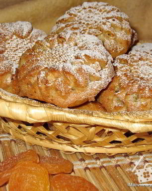 Постные яблочные маффины с курагой