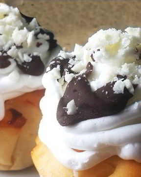 Вишневые маффины со сливками